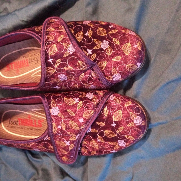 Foot Thrills supportive adaptive slippers - Picture 2 of 6